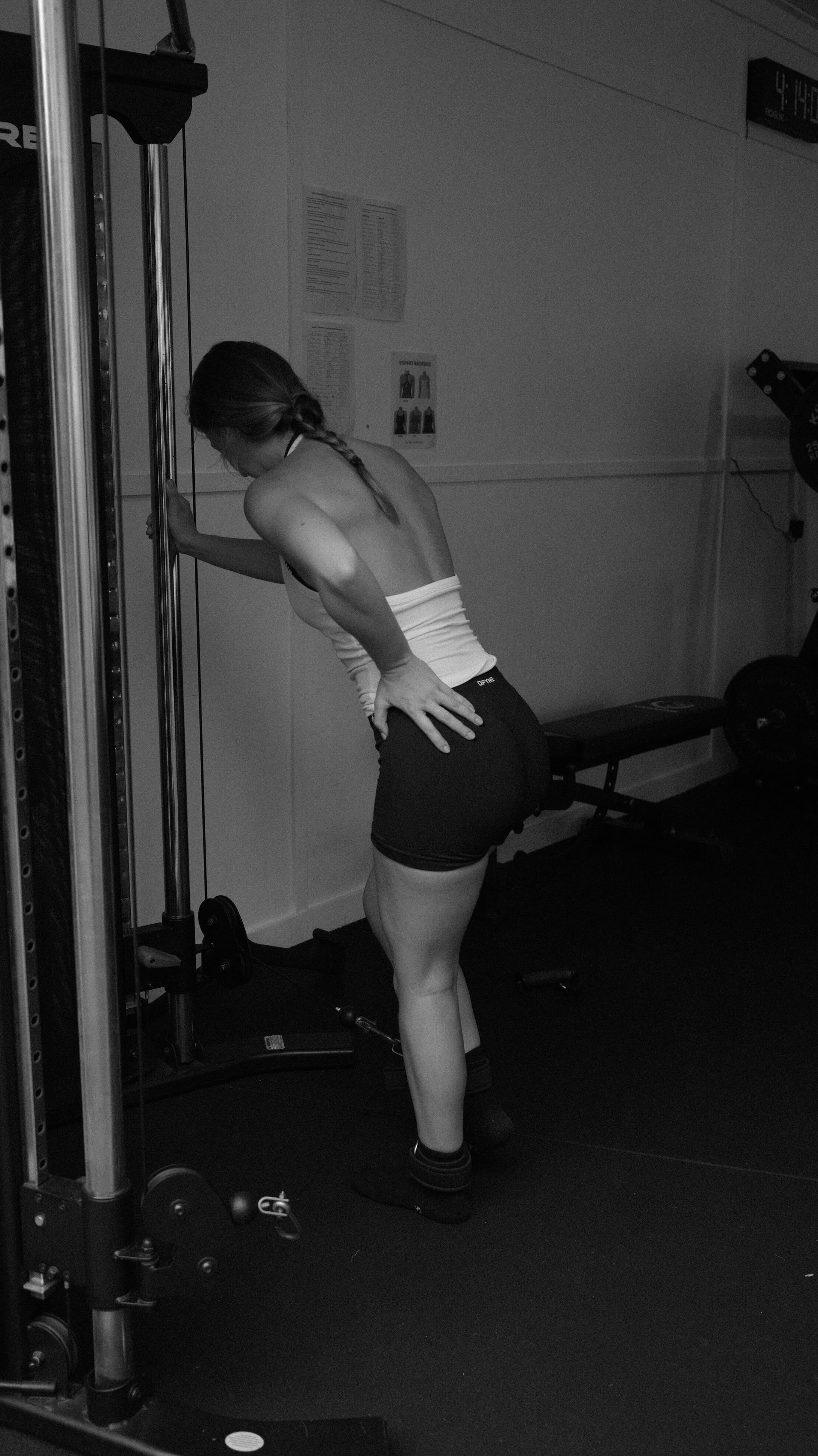 Sophie training cable triceps in the Sophit studio